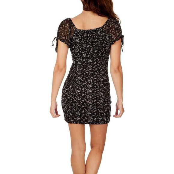 ✨ Juniors Emma Floral Ruched Short Sleeve Dress✨ - Picture 6 of 9